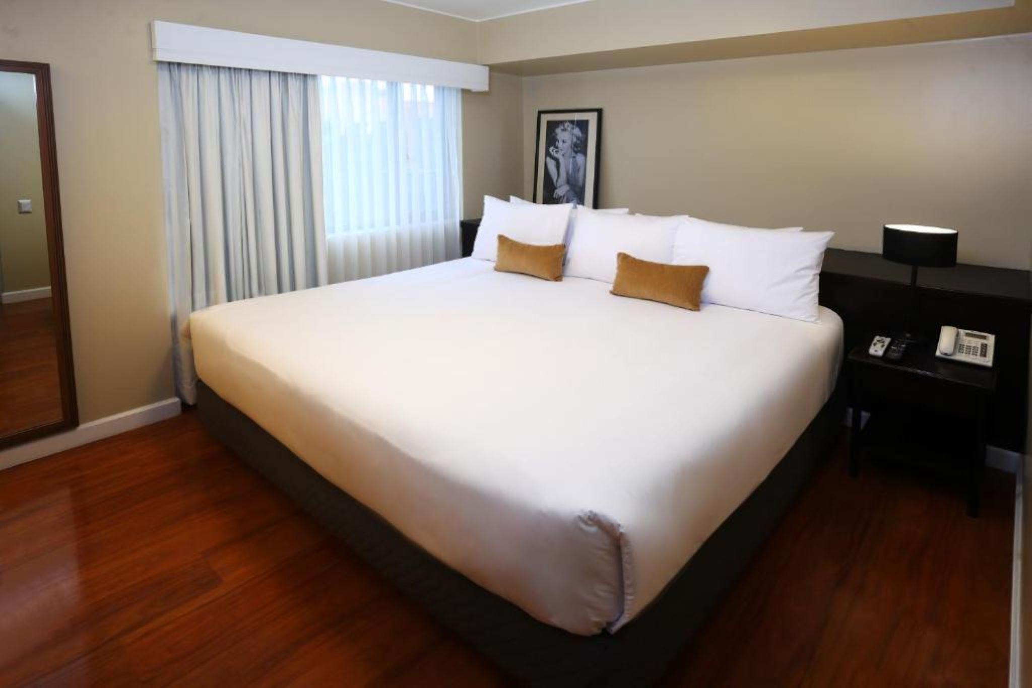 Radisson Hotel Plaza Del Bosque Лима Екстериор снимка