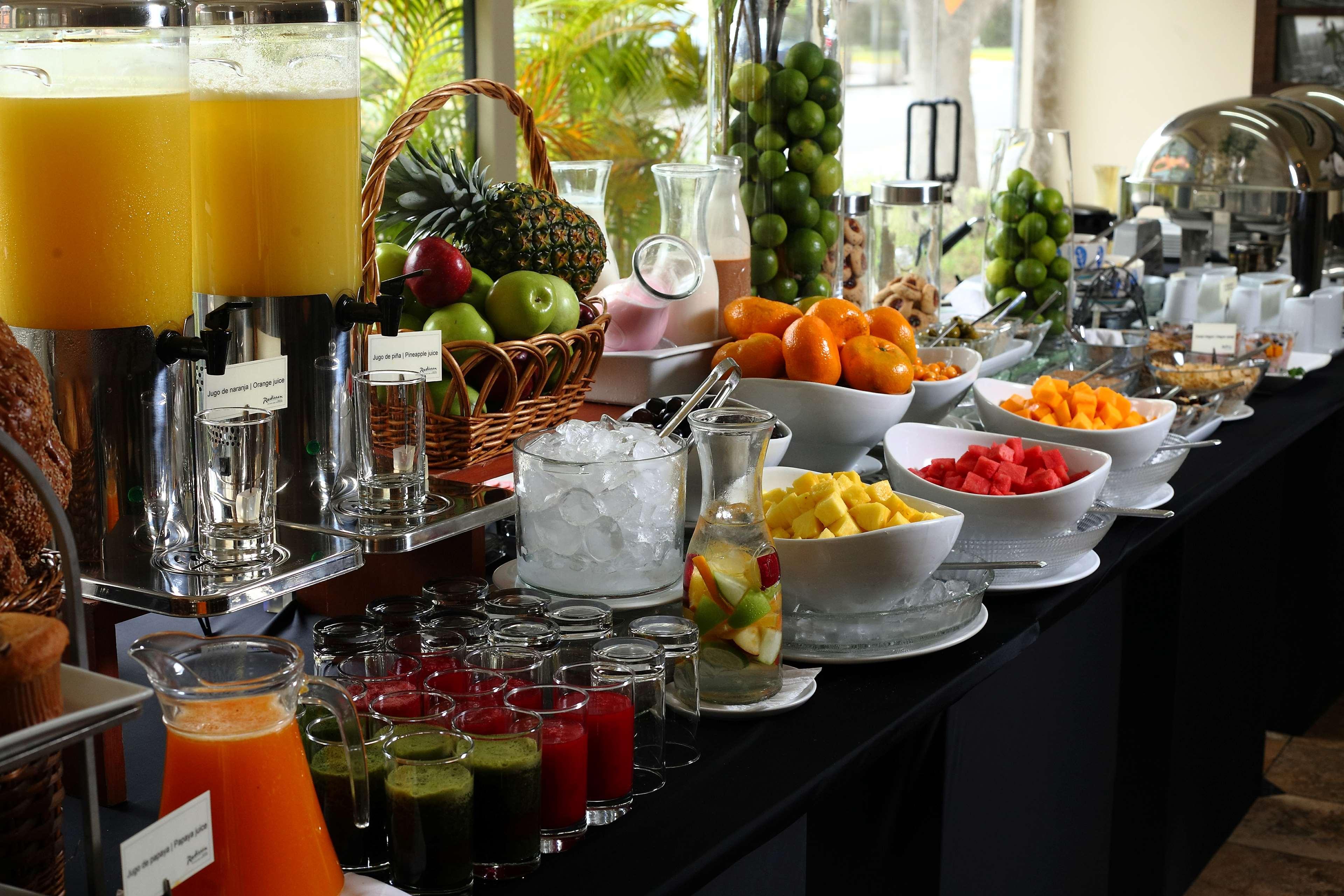 Radisson Hotel Plaza Del Bosque Лима Екстериор снимка
