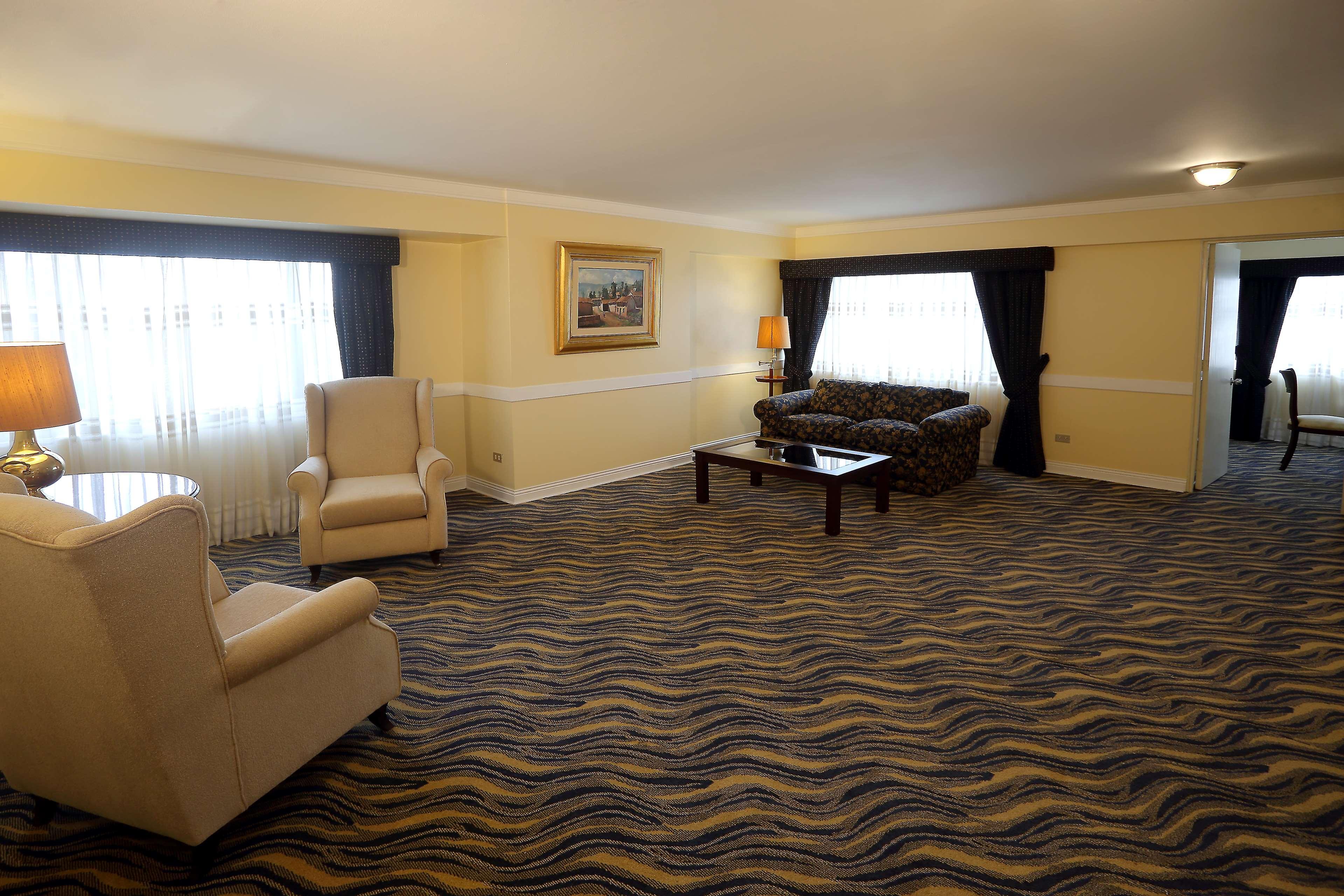 Radisson Hotel Plaza Del Bosque Лима Екстериор снимка