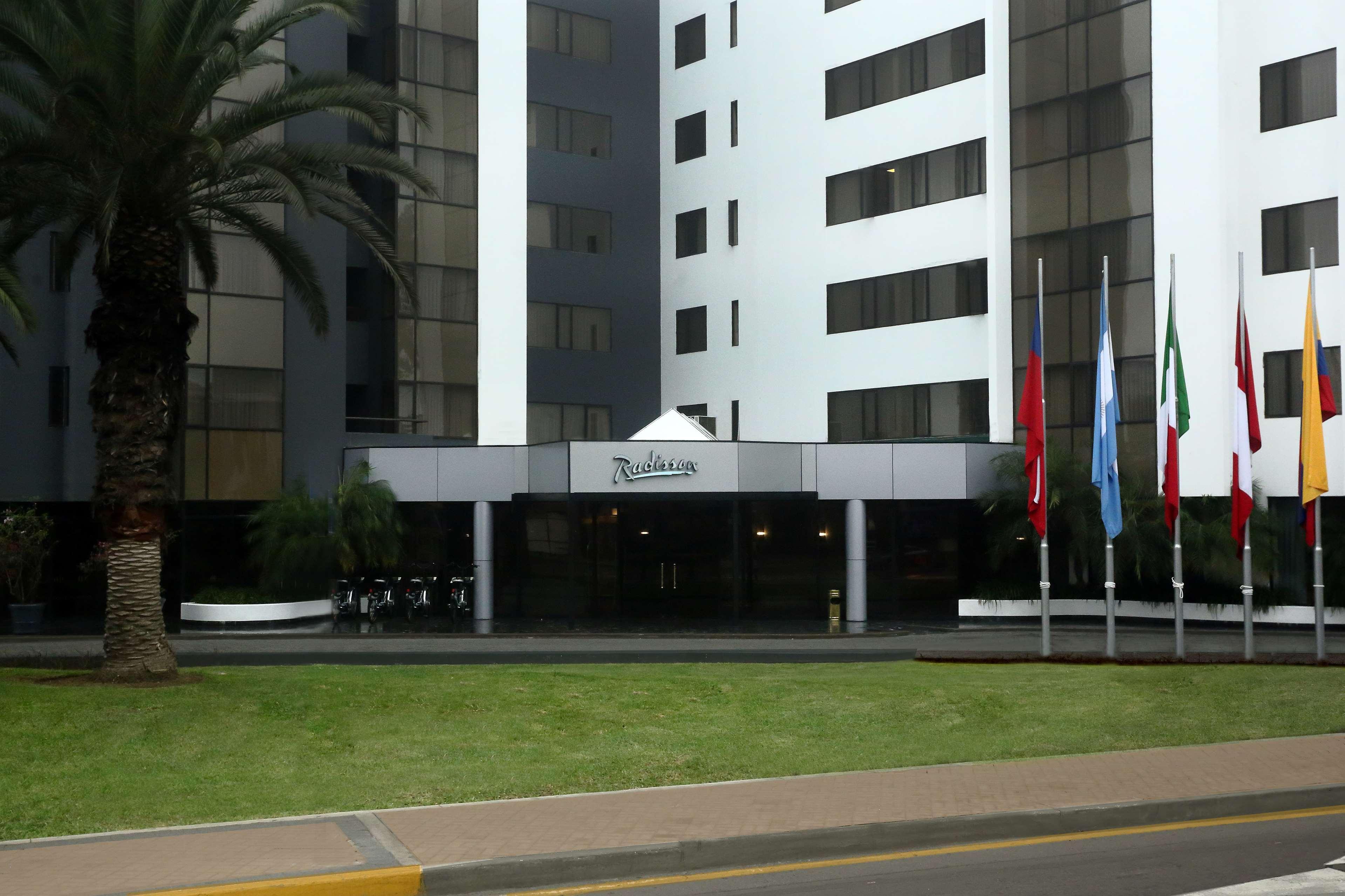 Radisson Hotel Plaza Del Bosque Лима Екстериор снимка