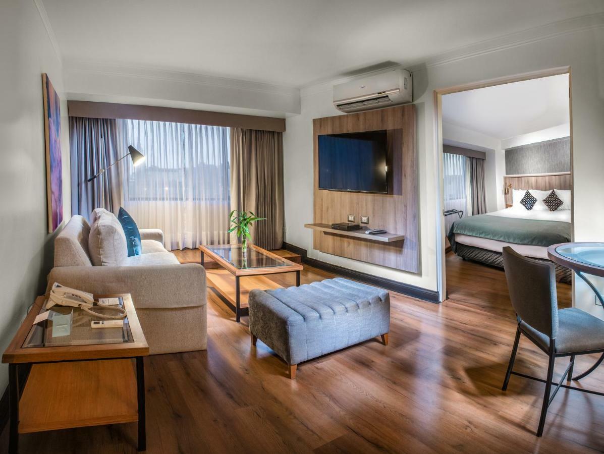 Radisson Hotel Plaza Del Bosque Лима Екстериор снимка