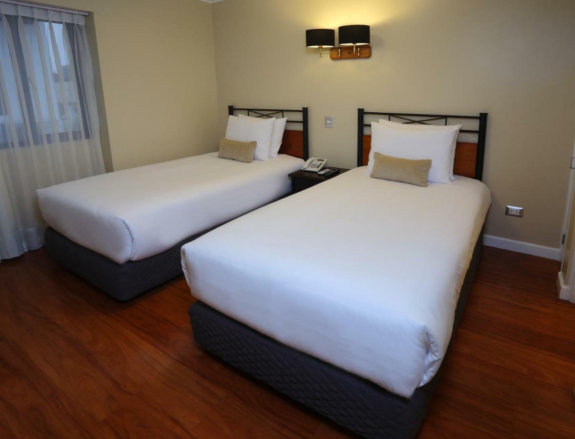 Radisson Hotel Plaza Del Bosque Лима Екстериор снимка