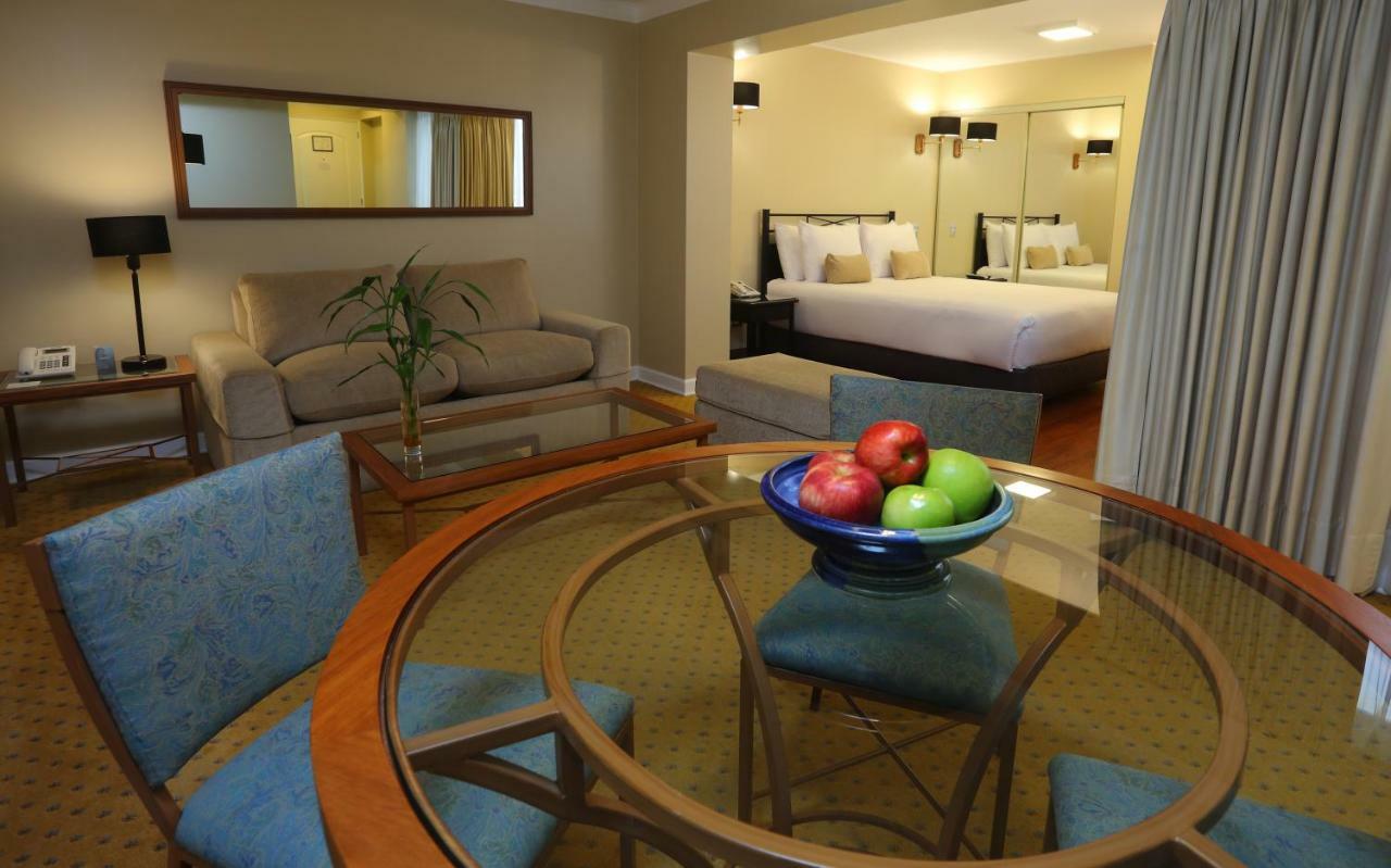 Radisson Hotel Plaza Del Bosque Лима Екстериор снимка