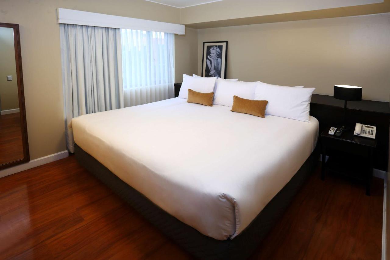Radisson Hotel Plaza Del Bosque Лима Екстериор снимка